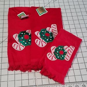 Festive Red Joy 2‎ Hand Towels and 1 Fingertip Towel Set NWT